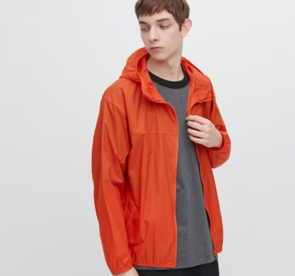 Jaket Parka dengan Bahan Berlapis Teknologi Anti-Air